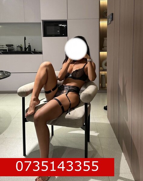 Ana, 19 ani, fac doar deplasari.